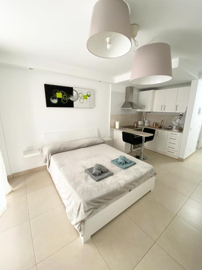 Aloha Summerland Vip Studio Sea & Pool View لوس كريستيانوس المظهر الخارجي الصورة